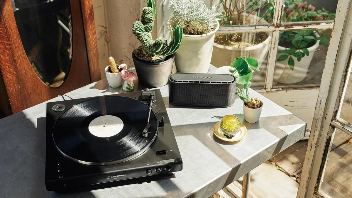 Audio-Technica AT-LP60XBT-BK Fully Automatic Wireless Belt-Drive Stereo Turntable: An Easy Way to Enjoy Vinyl